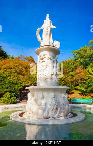 Sotschi, Russland - 04. Oktober 2020: Skazka-Brunnen im Arboretum-Park von Sotschi einzigartige subtropische Flora und Fauna in Sotschi Resort Stadt in Krasnodar Stockfoto