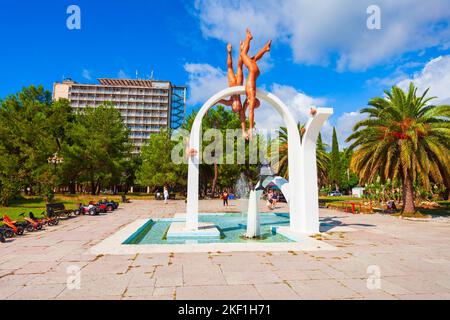 Pitsunda, Georgien - 05. Oktober 2020: Pearl Divers Denkmal in der Nähe der Stadt Strand im Zentrum von Pitsunda Stadt, Gagra Bezirk Abchasien in Georgien Stockfoto