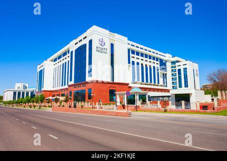 Taschkent, Usbekistan - 11. April 2021: Das Hyatt Regency Taschkent ist ein luxuriöses 5-Sterne-Hotel im Zentrum der Stadt Taschkent in Usbekistan Stockfoto