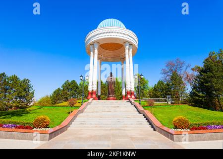 Taschkent, Usbekistan - 11. April 2021: Alisher Navoiy Denkmal im Zentrum der Stadt Taschkent in Usbekistan Stockfoto