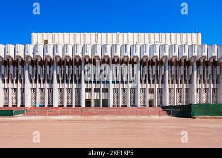 Taschkent, Usbekistan - 11. April 2021: Palast der Freundschaft der Völker auf dem Bunyodkor-Platz in Taschkent, Usbekistan Stockfoto