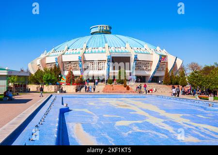 Taschkent, Usbekistan - 11. April 2021: Taschkent Circus-Gebäude im Zentrum der Stadt Taschkent in Usbekistan Stockfoto