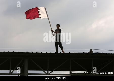 Die Spieler des Jugendclubs Rafah posieren ein Mannschaftsspiel "Ecuadors" gegen den Union Club Khan Yunis, das als "Qatar"-Team in einem WM-Spiel 2022 in Katar spielt Stockfoto