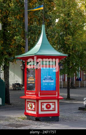 Alter Ticketschalter vor dem Vergnügungspark Gröna Lund im Stadtteil Djurgården in Stockholm, Schweden Stockfoto