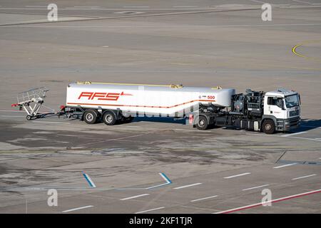 AFS Aviation MAN Fuel Services Tanklaster am Flughafen Köln/Bonn Stockfoto