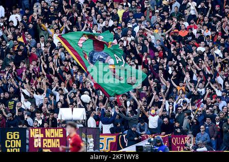 Unterstützer VON AS Roma während des Serie-A-Spiels zwischen Roma und Turin im Stadio Olimpico, Rom, Italien, am 13. November 2022. Kredit: Giuseppe Maffia/Alamy Live Nachrichten Stockfoto