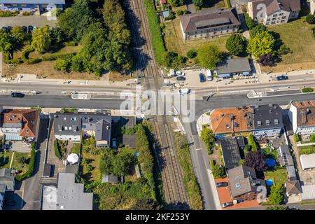 Luftaufnahme, Baustelle und Sanierung der Pferdebachstraße mit Bahnübergang Ziegelstraße, Witten, Ruhrgebiet, Nordrhein-Westfalen, Germ Stockfoto