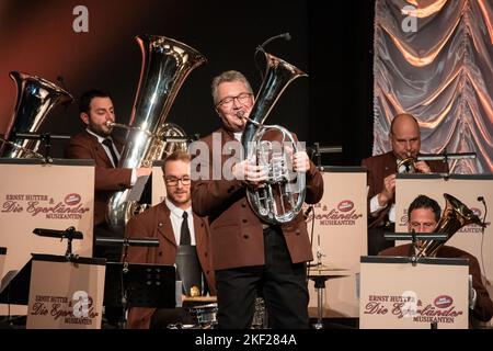 Ernst Hutter und die Egerländer Musikanten, Ernst Hutter und die Egerländer Musikanten, Egerland Blaskapelle aus Deutschland unter der Leitung von Ernst Hutter (auch Baritonhorn, Tenorhorn), Konzert in der Stadthalle Wetzlar, Wetzlar. März 2019. Vermerk: Christian Lademann / LademannMedia Stockfoto
