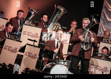 Ernst Hutter und die Egerländer Musikanten, Ernst Hutter und die Egerländer Musikanten, Egerland Blaskapelle aus Deutschland unter der Leitung von Ernst Hutter (auch Baritonhorn, Tenorhorn), Konzert in der Stadthalle Wetzlar, Wetzlar. März 2019. Vermerk: Christian Lademann / LademannMedia Stockfoto