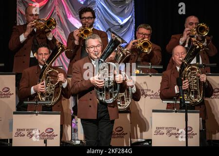 Ernst Hutter und die Egerländer Musikanten, Ernst Hutter und die Egerländer Musikanten, Egerland Blaskapelle aus Deutschland unter der Leitung von Ernst Hutter (auch Baritonhorn, Tenorhorn), Konzert in der Stadthalle Wetzlar, Wetzlar. März 2019. Vermerk: Christian Lademann / LademannMedia Stockfoto
