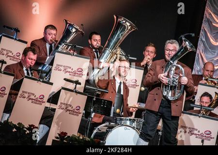 Ernst Hutter und die Egerländer Musikanten, Ernst Hutter und die Egerländer Musikanten, Egerland Blaskapelle aus Deutschland unter der Leitung von Ernst Hutter (auch Baritonhorn, Tenorhorn), Konzert in der Stadthalle Wetzlar, Wetzlar. März 2019. Vermerk: Christian Lademann / LademannMedia Stockfoto