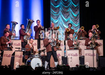 Ernst Hutter und die Egerländer Musikanten, Ernst Hutter und die Egerländer Musikanten, Egerland Blaskapelle aus Deutschland unter der Leitung von Ernst Hutter (auch Baritonhorn, Tenorhorn), Konzert in der Stadthalle Wetzlar, Wetzlar. März 2019. Vermerk: Christian Lademann / LademannMedia Stockfoto