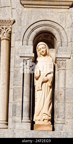 QUEBEC CITY, KANADA - 5. September 2022: Die Basilika Sainte-Anne-de-Beaupr liegt am St. Lawrence River östlich von Quebec City, Kanada, und Stockfoto