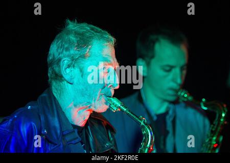 Nik Turner beim Judge Trev Memorial Konzert, 24. November 2012 im Brunswick, Hove Stockfoto