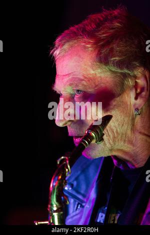 Nik Turner beim Judge Trev Memorial Konzert, 24. November 2012 im Brunswick, Hove Stockfoto