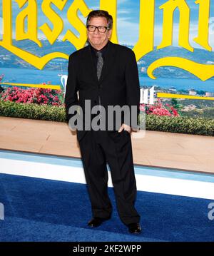 Los Angeles, CA, - 14. Nov 2022: Gast kommt zur Premiere von „Glass Onion: A Knives Out Mystery“ im Academy Museum of Motion Picturs Stockfoto