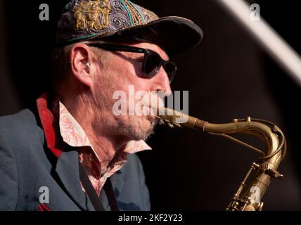 Nik Turner tritt mit Space Ritual beim Weyfest, 2011, auf Stockfoto