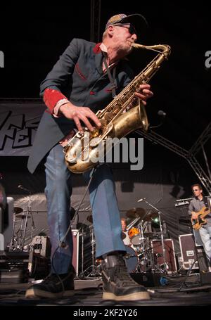 Nik Turner tritt mit Space Ritual beim Weyfest, 2011, auf Stockfoto