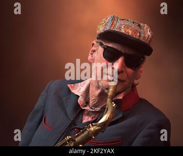 Nik Turner tritt mit Space Ritual beim Weyfest, 2011, auf Stockfoto