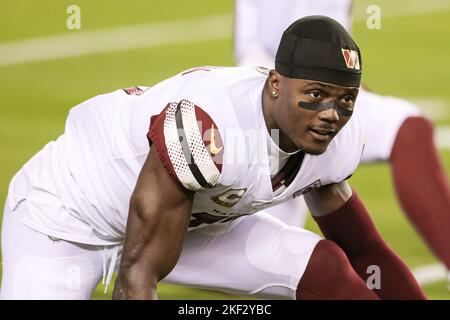 Philadelphia, Pennsylvania, USA. 14.. November 2022. Terry McLaurin (17), Wide Receiver der Washington Commander, während der Aufwärmphase vor dem Spiel gegen die Philadelphia Eagles im Lincoln Financial Field. (Bild: © Debby Wong/ZUMA Press Wire) Bild: ZUMA Press, Inc./Alamy Live News Stockfoto