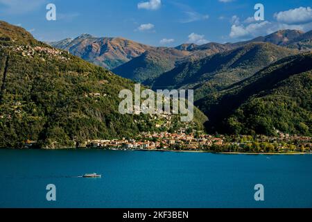 Blick auf Luino, Lago Maggiore, Varese, Lombardei, Italien Stockfoto