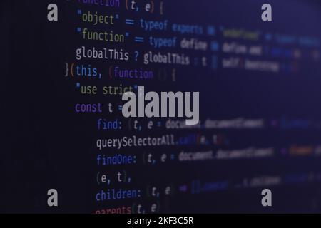 Programmierung von Javascript auf dem Bildschirm des Laptop-Computers. Programmcode PHP HTML CSS der Website. Computercode auf dem Laptop (Web-Entwicklung). Vorlage der Website, se Stockfoto