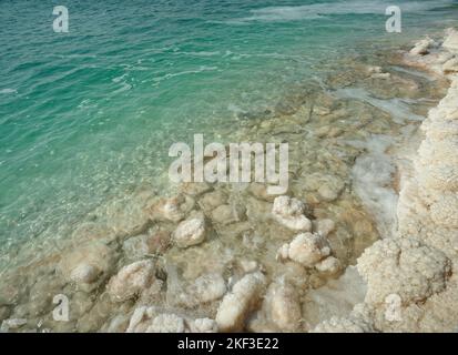 Das Tote Meer, Jordanien. Im Toten Meer gibt es nichts lebendiges. Über 400 Meter unter dem Meeresspiegel. Stockfoto