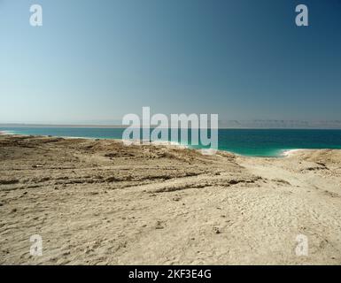 Das Tote Meer, Jordanien. Im Toten Meer gibt es nichts lebendiges. Über 400 Meter unter dem Meeresspiegel. Stockfoto