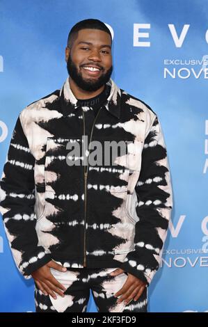 Los Angeles, USA. 15.. November 2022. Khalid bei der Premiere von „Devotion“ im Regency Village Theatre. Bildquelle: Paul Smith/Alamy Live News Stockfoto
