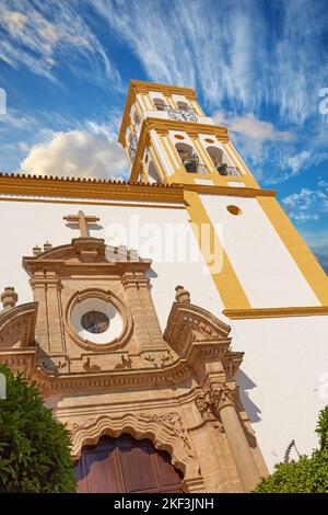 Frigiliana - die schöne Altstadt von Andalusien. Moderne Kirche in der Altstadt von Frigiliana, Andalusien, Spanien. Stockfoto