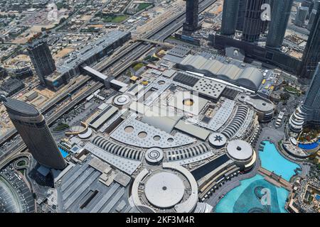 Dubai Mall von der Spitze des Burj Khalifa. Das größte Einkaufszentrum der Welt. Stockfoto