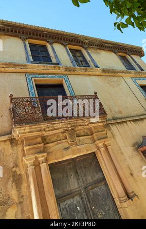 Ronda - die antike Stadt Ronda, Andalusien. Verlassene öffentliche Häuser der alten Stadt Ronda, Andalusien, Spanien. Stockfoto