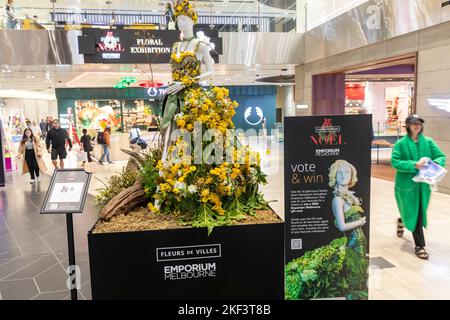 Emporium Einkaufszentrum im Stadtzentrum von Melbourne, CBD, Blumendarstellung im Innenbereich, Victoria, Australien Stockfoto