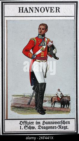 Deutsche Uniformen des 19.. Jahrhunderts, Linien - Kavallerie: Hannover, Offizier im hannoverschen Dragoon-Regiment 1., Historische, digital restaurierte Reproduktion eines öffentlich-rechtlichen Sammlerbildes aus dem frühen 20.. Jahrhundert / Deutsche Uniformen des 19. Jahrhundert, Linien - Kavallerie: Hannover, Offizier im Hannoverschen 1. Dagoner Regiment, Historisch, digital restaurierte Produktion eines gemeinsamen Sammelbildes aus dem frühen 20. Jahrhundert Stockfoto