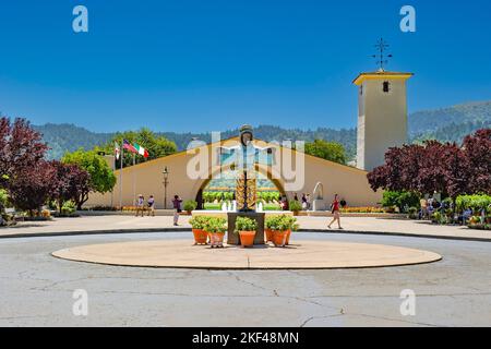 Eingangsbereich der Robert Mondavi Winery, Napa Valley, Kalifornien, USA, Nordamerika Stockfoto