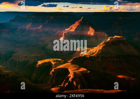 Yavapai Point bei Sonnenaufgang, Grand Canyon South Rim, Südrand, Arizona, USA, Nordamerika Stockfoto