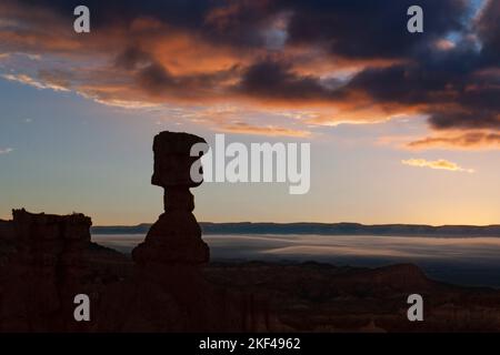 Thors Hammer in der Morgendämmerung, Sunrise Point, Bryce Canyon Nationalpark, Utah, Südwesten, USA, Nordamerika Stockfoto