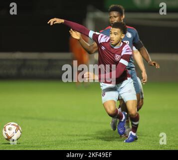 DAGENHAM ENGLAND - NOVEMBER 15 : Junior Robinson von West Ham United während des Premier League International Cup Spiels zwischen West Ham United U21s gegen Stockfoto