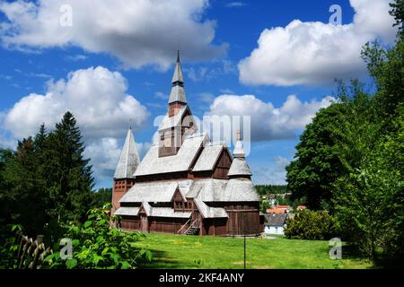 Die Gustav-Adolf-Stabkirche ist eine Stabkirche im Goslarer Stadtteil Hahnenklee-Bockswiese im Harz. Der Bau ist eine freie Ausbildung der Stabkirche Stockfoto