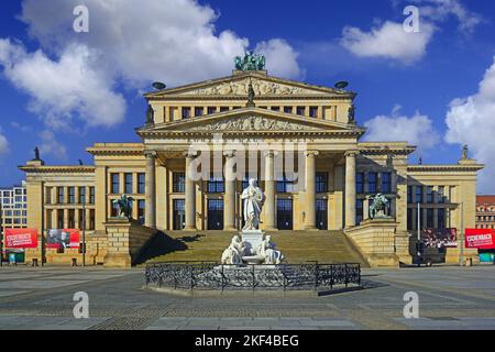Konzerthaus, Berlin, Schillerdenkmal am Gendarmenmarkt , Berlin Mitte, Deutschland Stockfoto