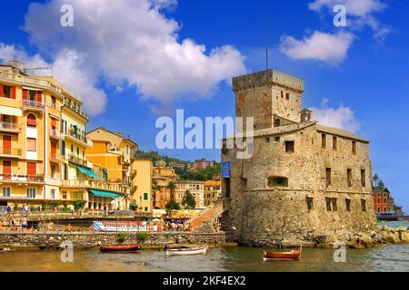 Das Antico Castello di Rapallo in Ligurien, Norwestitalien. Von Antonio Carabo 1551 auf einem Zifel Festland im Meer errichtet, um die Stadt vor den Stockfoto