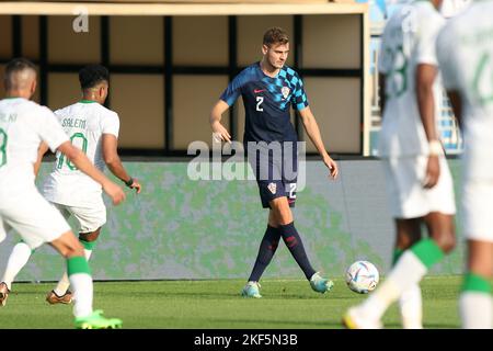 Riad, Saudi-Arabien. 16.. November 2022. RIAD, SAUDI-ARABIEN - 16. NOVEMBER: Josip Stanisic aus Kroatien während des internationalen Freundschaftsspiel zwischen Saudi-Arabien und Kroatien im Prince Faisal bin Fahd Stadium am 16. November 2022 in Riad, Saudi-Arabien. Foto: Goran Stanzl/PIXSELL Credit: Pixsell Foto- und Videoagentur/Alamy Live News Stockfoto