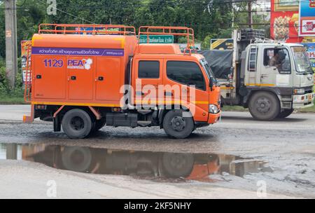 Ratchaburi, Thailand, NOVEMBER 14 2022, Servicewagen der Provincial Electricity Authority (PEA) Stockfoto