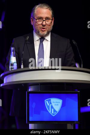 firo : 15.11.2022, Fußball, Fußball, 1. Liga, 1. Bundesliga, Saison 2022/2023, VfL Bochum, MV, Mitgliederversammlung, Ilja KAENZIG, Sprecher der Geschäftsführung, am Rednerpult Stockfoto