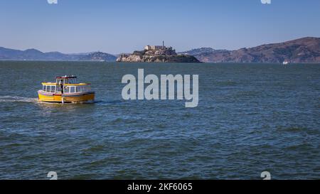 Blick auf Alcatraz, eine Insel in der Bucht von San Francisco. Von 1934 bis 1963 wurde es als Hochsicherheitsgefängnis genutzt. Jetzt ist es eine Touristenattraktion Stockfoto