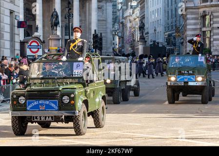 Honourable Artillery Company, British Army, bei der Lord Mayor's Show Parade in der City of London, Großbritannien. Land Rover Stockfoto