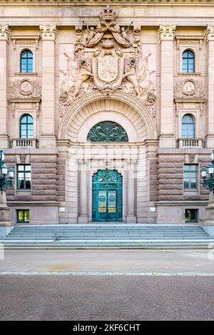 Detailansicht der Eingangstür zum Parlamentsgebäude, Schwedisch: Riksdagshuset, der Sitz des schwedischen parlaments, Schwedisch: Riksdag. Stockholm in Schweden Stockfoto