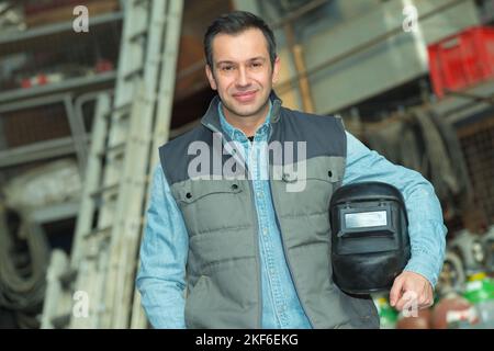 Portrait von schweisser am Arbeitsplatz Stockfoto