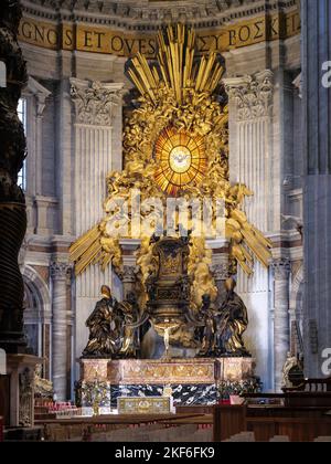 Rom. Italien. Basilika San Pietro (St. Petersdom). Die Kathedrale Petri und Gloria (Altar des Stuhls des heiligen Petrus) von Bernini, 1666. Stockfoto