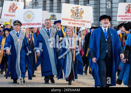 Moderne Livree-Firmen nehmen an der Lord Mayor's Show Parade in der City of London, Großbritannien, Teil. Honourable Company of Air Pilots Stockfoto